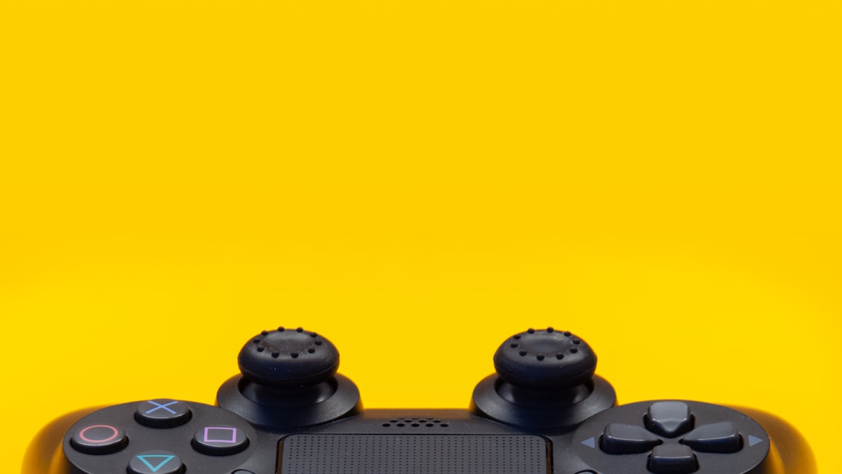 かつて街のあちこちで輝いていたゲームセンターのネオンは、年々その数を減らしている。